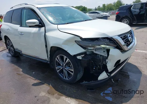 2017 Nissan Pathfinder Platinum z USA, uszkodzony, nr VIN 5N1DR2MM7HC668688